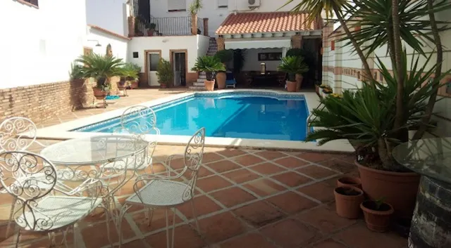 FANTÁSTICA VIVIENDA CON PISCINA