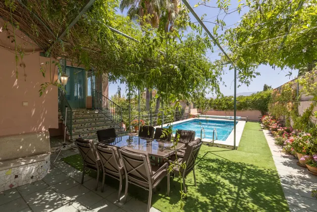 ESPECTACULAR CASA CON PISCINA EN LAS GABIAS — 2