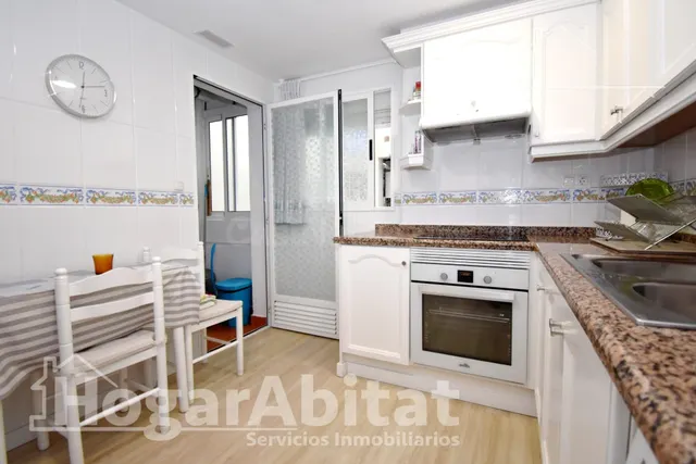 Confort y luminosidad en este piso exterior con garaje y ascensor — 4