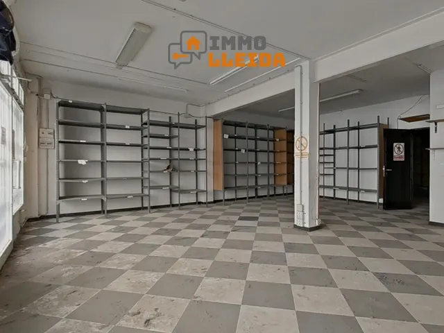 Local comercial con doble acceso en el centro de Balaguer — 16