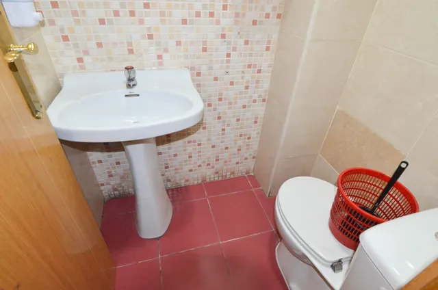 Urbis te ofrece un local en venta en zona Vidal, Salamanca. — 26
