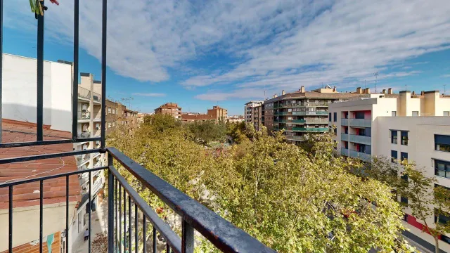 Piso de 65m2. Distribuido en tres dormitorios, salón con terraza, cocina con galería y baño — 10