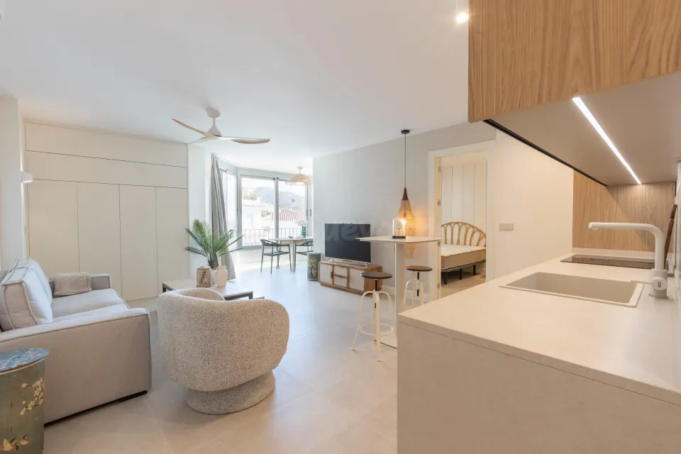 ¡exclusivo apartamento en primera linea de playa con reforma integral de alta gama!
