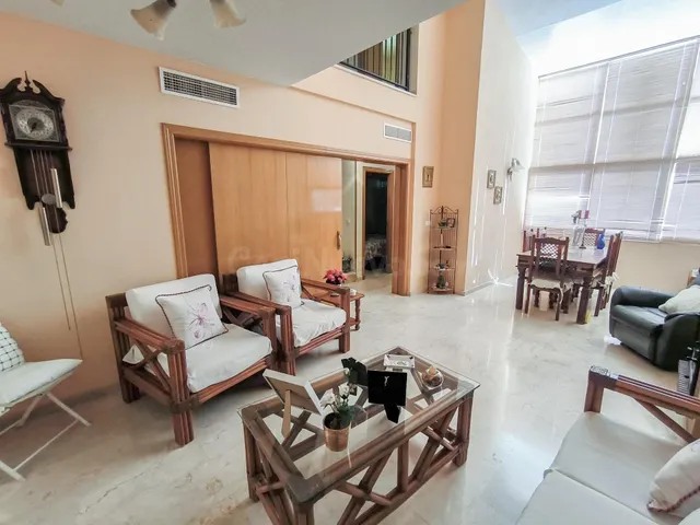 Gran chalet independiente de 5 dorm. en zona Av. Coloma La N - foto 4