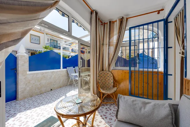 Bungalow planta baja con jardín y piscina junto c.comercial — 12