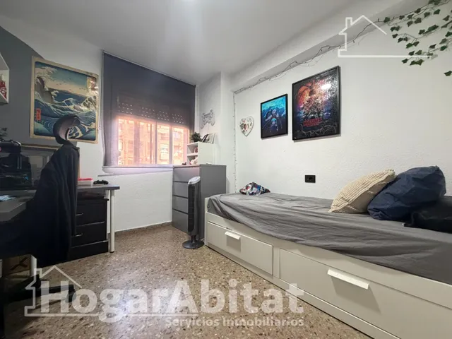 EXTERIOR Y AMPLIO CON CINCO DORMITORIOS Y ASCENSOR — 24
