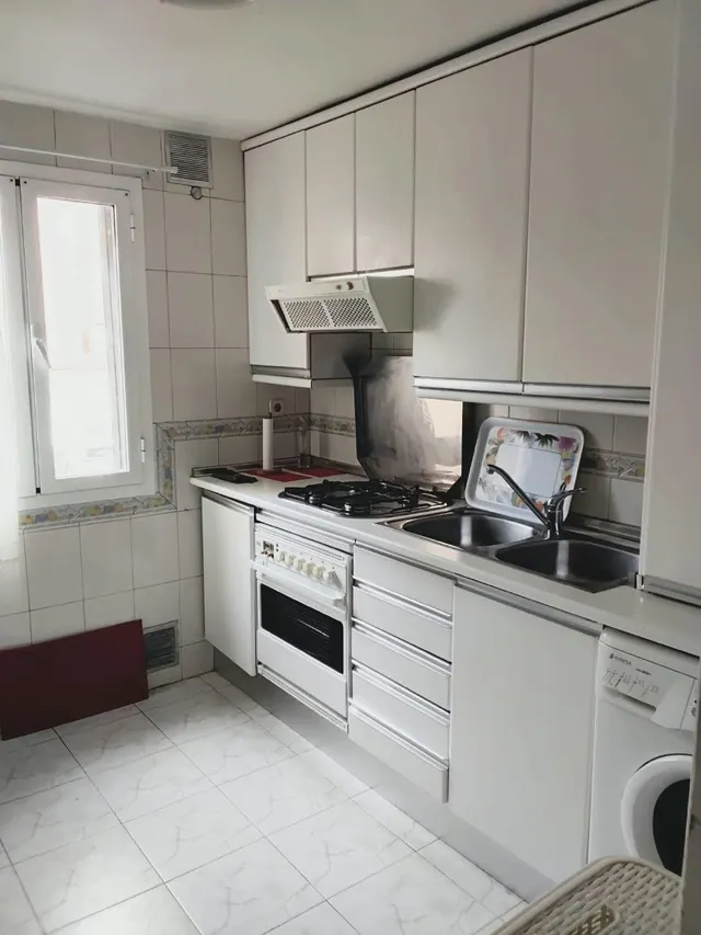 ¡OPORTUNIDAD ÚNICA CON BALCÓN Y ASCENSOR APROBADO EN COMILLAS, CARABANCHEL! — 12