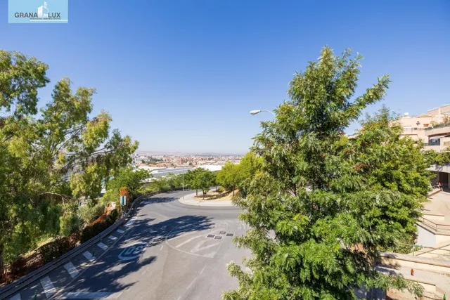 Exclusivo piso con terraza y vistas despejadas en El Serrallo. — 14
