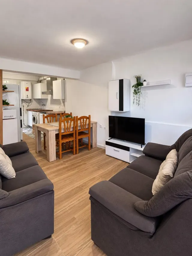 Oportunidad Única en Primera Línea de Playa Lisa: Encantador Apartamento Reformado — 13