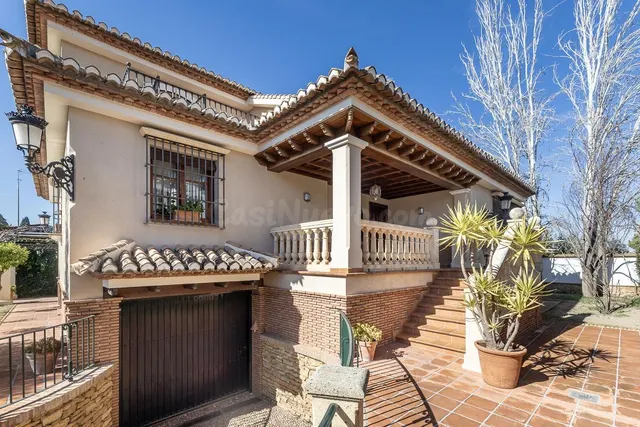 INCREÍBLE CHALET INDEPENDIENTE EN ZONA PRIVILEGIADA — 4