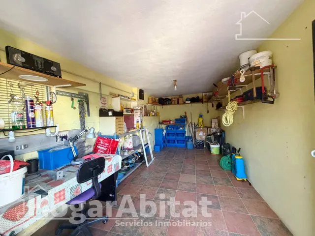 Chalet con piscina, garaje, terraza y barbacoa — 36