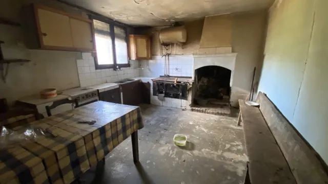 Gran Casa  para rehabilitar en pueblo tranquilo del pirineo — 9