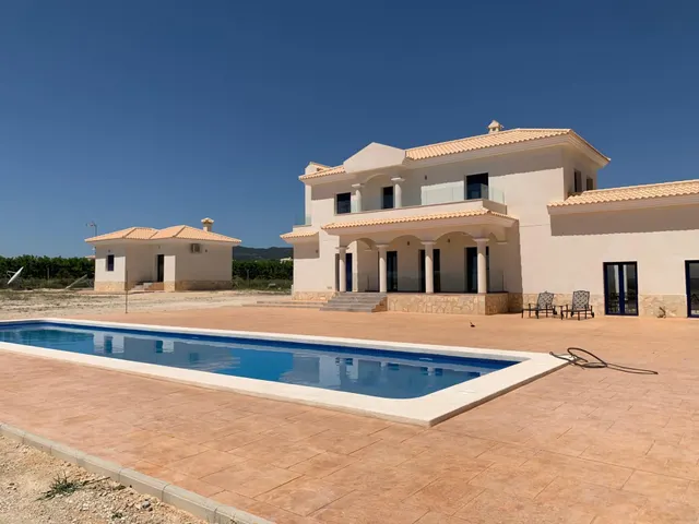 VILLAS DE OBRA NUEVA EN PINOSO — 17