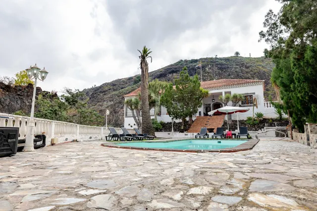 Finca de 20.000 m2 con vivienda principal, apartamento indep