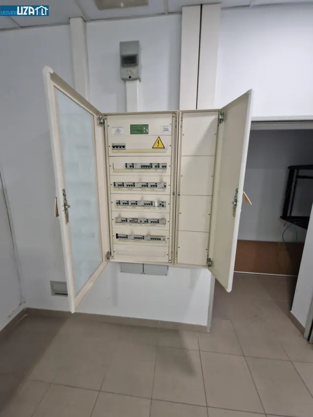Alquiler de amplio local comercial en San Vicente — 11