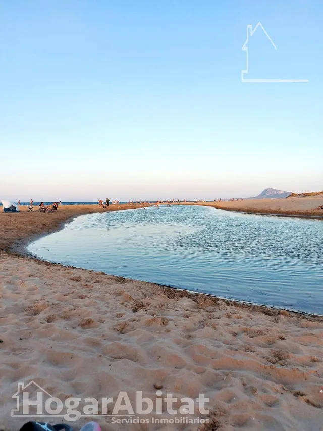 ¡Cerca de la playa! Gran adosado luminoso con dos viviendas independientes, piscina y terraza — 27