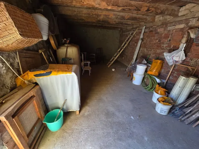 SE VENDE CASA EN CASTILFALE, 2 COCINAS,SALÓN, 6 HAB., BAÑO, PATIO, CALEFACCIÓN. — 15