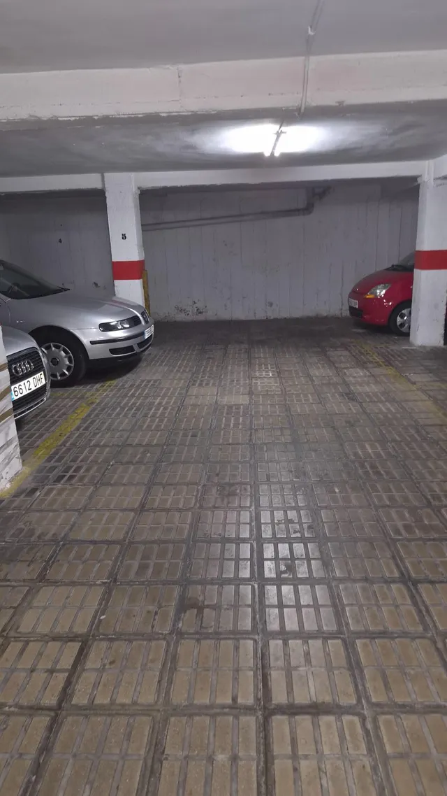 Venta de aparcamiento privado con excelente acceso en pleno barrio de Levante — 10