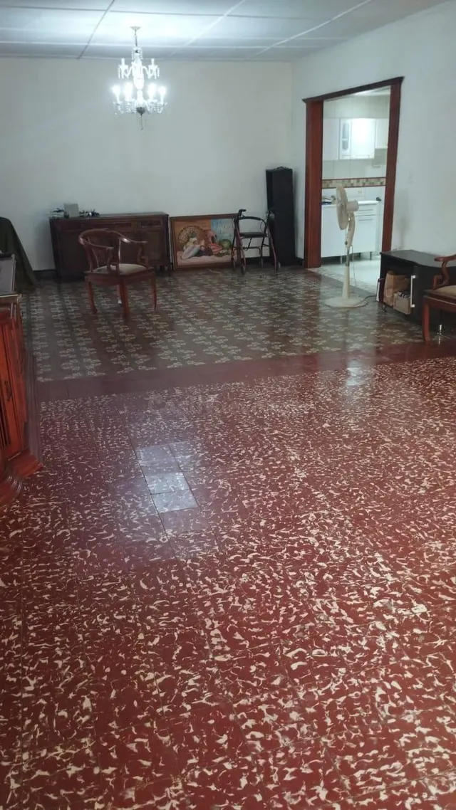 SE VENDE CASA AMPLIA EN ZONA DE MANGA - foto 5