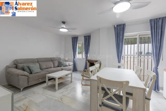 Casa independiente con piscina en La Zubia. — 3
