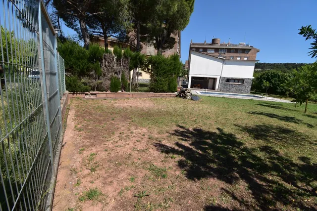¡Construye el hogar de tus sueños en Artés! Terreno urbano d - foto 2