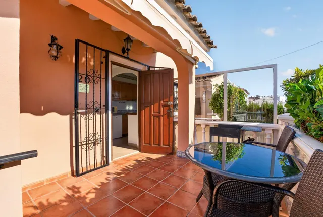 Horizonte - Chalet independiente en Playa Flamenca con jardín, 2 dormitorios y parcela de 303 m2 — 23