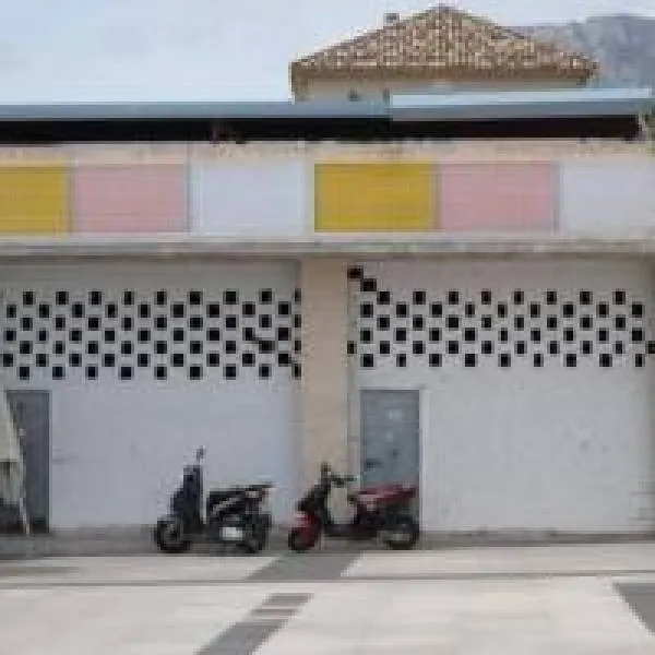 SE VENDE Y ALQUILA  LOCAL COMERCIAL AREA COMERCIAL PLAZA SOL LA NUCÍA — 3
