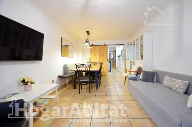 AMPLIA CASA CON TERRAZA Y GARAJE CERCA DE LA PLAYA