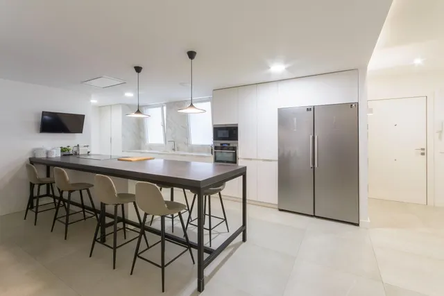 Espectacular piso reformado de 195 m2 con garaje, cocina de  - foto 2
