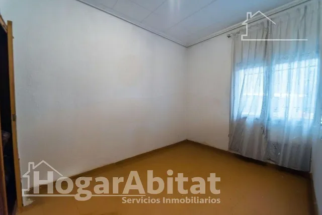 MUY AMPLIA Y LUMINOSA EN REAL VALENCIA — 18
