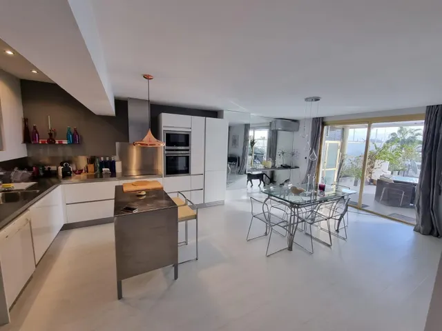 Impresionante Apartamento de Diseño Alquiler Temporada hasta 8 meses Paseo Marítimo primera línea de mar — 6