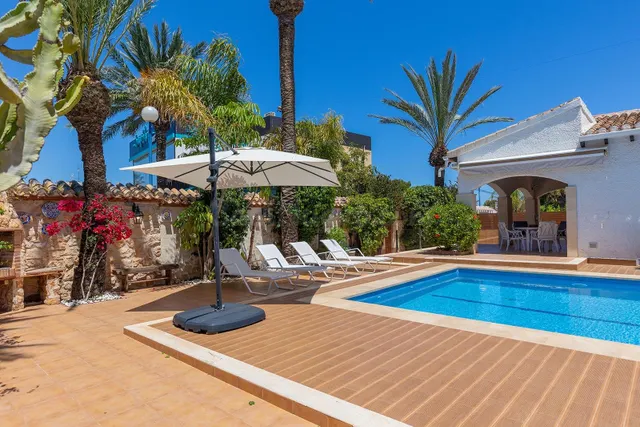 VILLA CON PISCINA PRIVADA EN PUNTA PRIMA CON PARCELA 540 M2. - foto 3