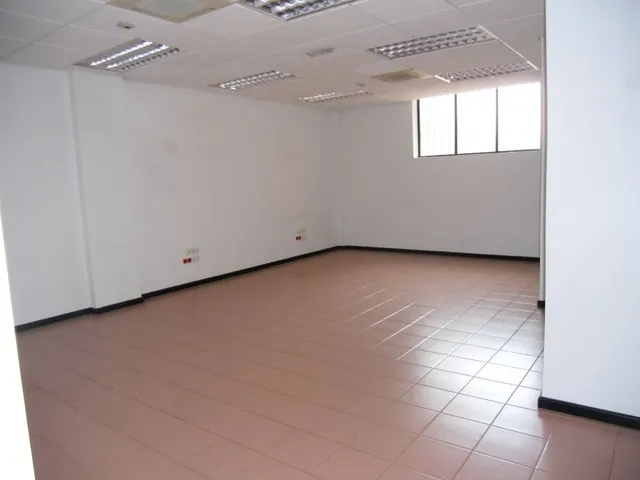 ESTUPENDO LOCAL COMERCIAL AL LADO DE LA GRAN VIA Y PASEO CANALEJAS — 5