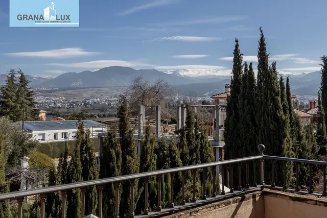 INCREÍBLE CHALET INDEPENDIENTE EN ZONA PRIVILEGIADA — 25