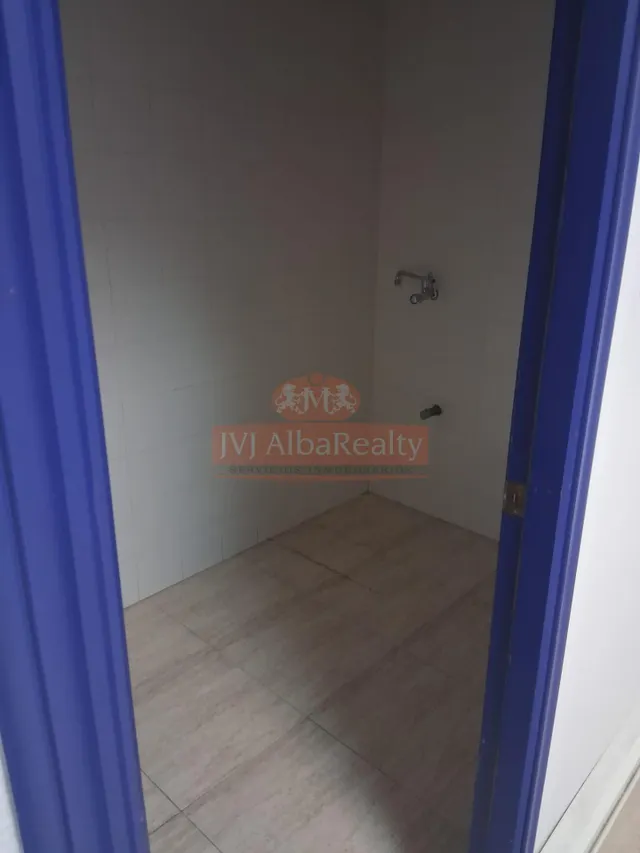 EN VENTA O ALQUILER ESPECTACULAR LOCAL EN ZONA INDUSTRIA — 12
