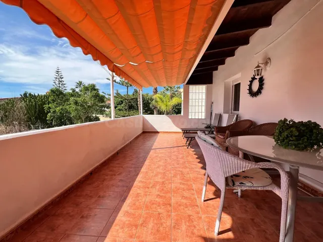 CHALET INDEPENDIENTE CON APARTAMENTO Y PISCINA PRIVADA. - foto 2