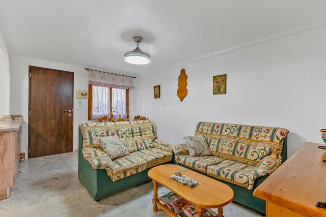 Planta baja de tres dormitorios con gran patio a 150 metros  - foto 3