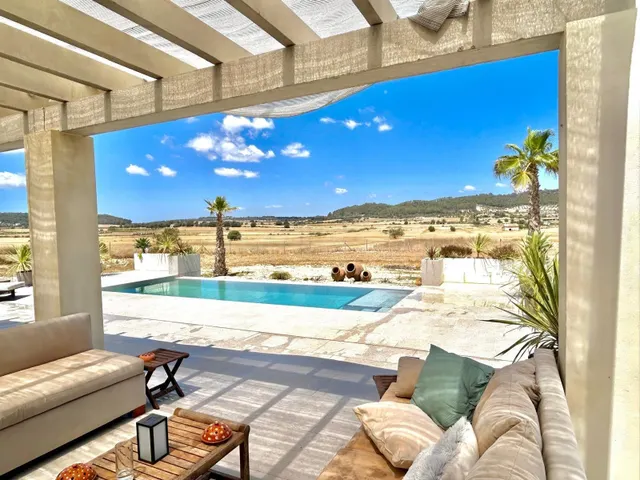 Chalet independiente en venta en Sant Joan - foto 2