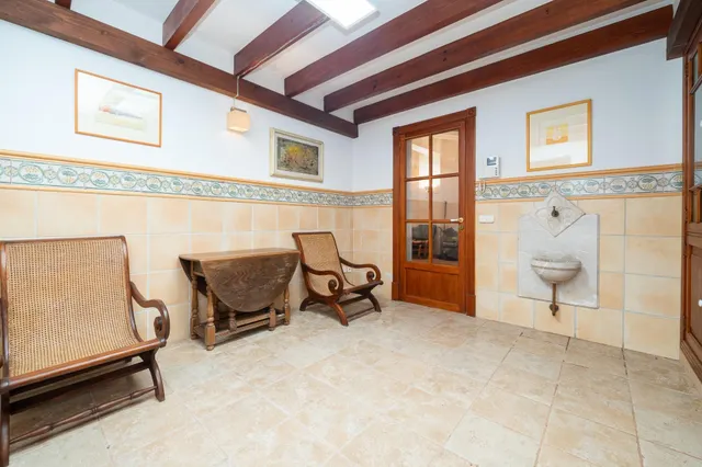 Finca mallorquina con carácter, jardín mediterráneo y vistas a la Serra de Tramuntana · Biniali — 23