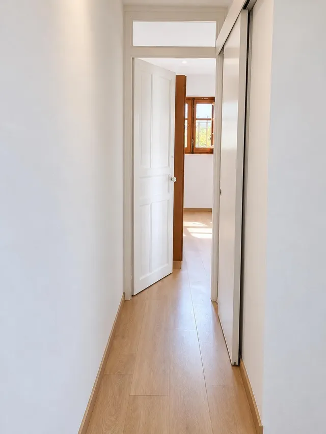 Descubre tu próximo hogar en Barcelona en calle Riera Alta — 11