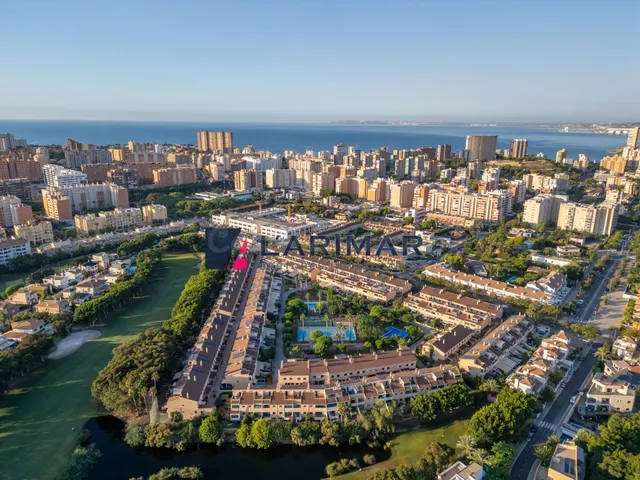 Chalet Adosado en el Campo de Golf de Alicante junto a Playa de San Juan — 2