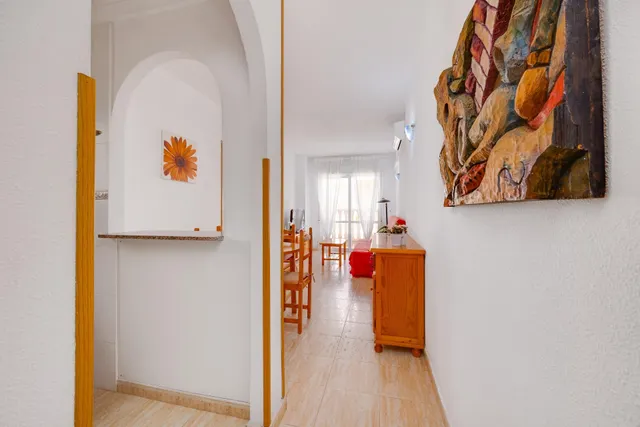 Apartamento de 2 dormitorios con piscina comunitaria en Torrevieja — 14