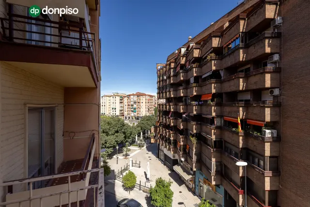 Piso para reformar junto a Plaza Einstein – 3 dormitorios y vistas despejadas — 29