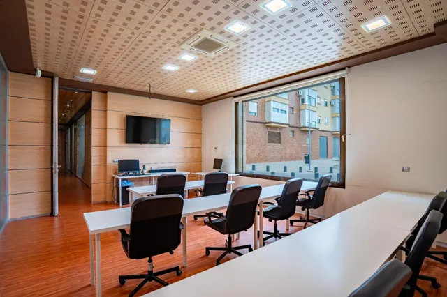 ALQUILER - BAJO DE OFICINAS PREMIUM EN AVENIDA PRINCIPAL - 9 - foto 4