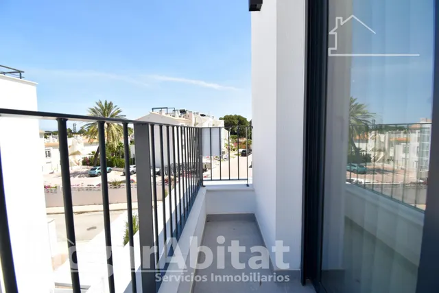CHALET NUEVO CON PISCINA, GARAJE Y TERRAZA — 34