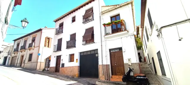 Espectacular casa en Albaycin con terracita y vistas a la Al - foto 3