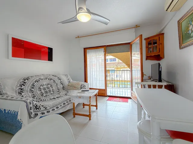 Apartamento de 2 habitaciones  con espaciosa terraza junto a todos los servicios — 10