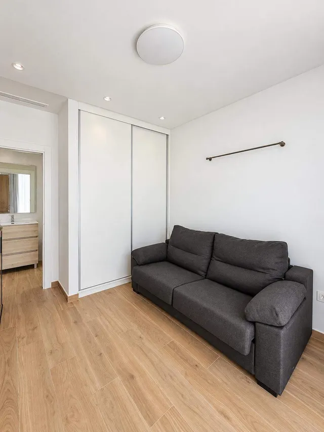 Exclusiva vivienda adosada de diseño a solo 800 metros del mar — 18