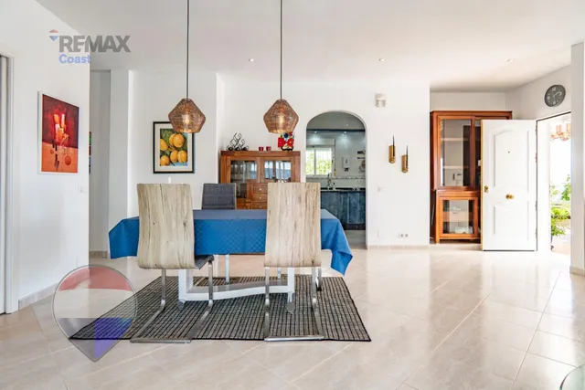 VILLA INDEPENDIENTE CON PISCINA, GRANDES TERRAZAS Y VISTAS AL MAR EN BENAJARAFE — 42