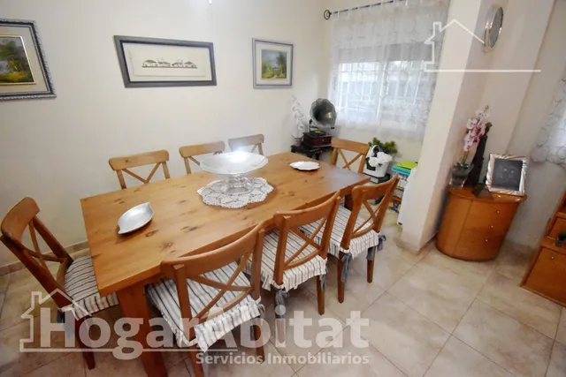 ¡Encantador Chalet! Muy amplio y sofisticado, con gran garaje, terraza, jardín y parcela — 8